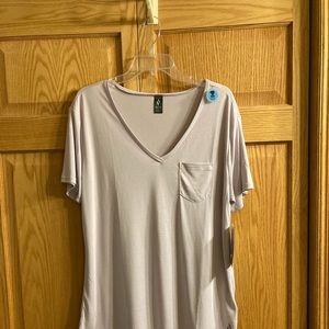 Skechers v-neck pocket tee - NWT!